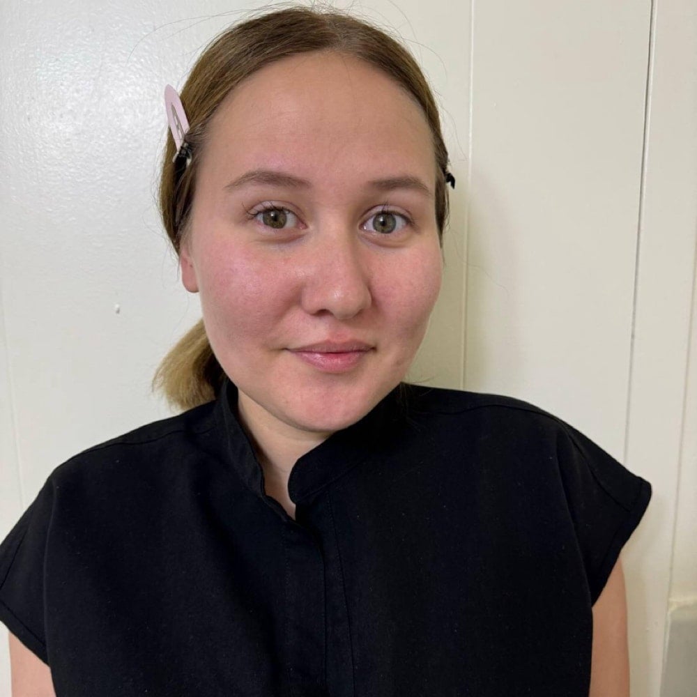 Anna-manicure-nail-it-studio-employee-photograph